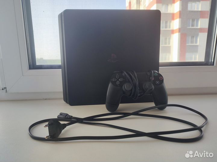 Sony PlayStation 4 Slim 500 гб + 3 игры