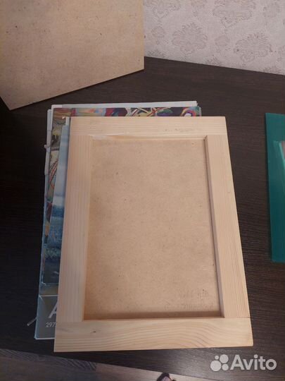 Кисти краски бумага планшетки