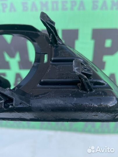 Накладка противотуманной фары левая Toyota Camry