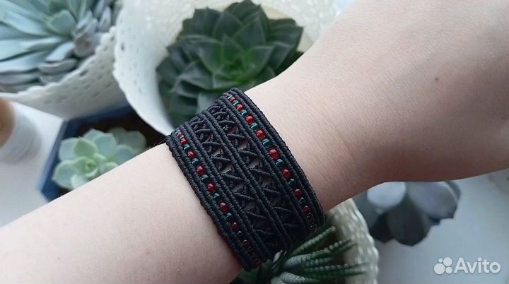 Браслет в технике макраме