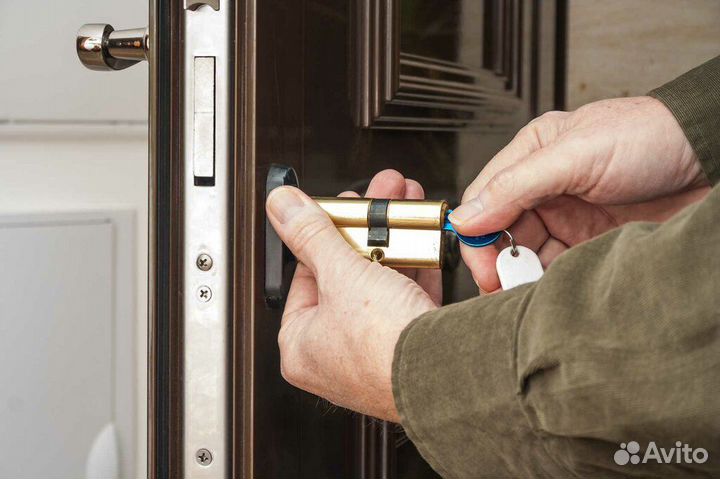 Вскрытие замков, врезка и замена замков, обивка