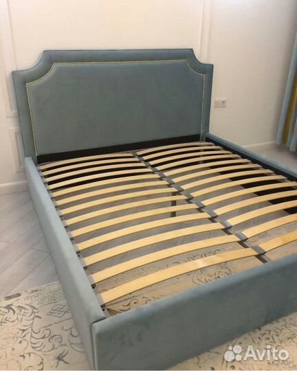 Кровать двуспальная с подъёмным механизмом