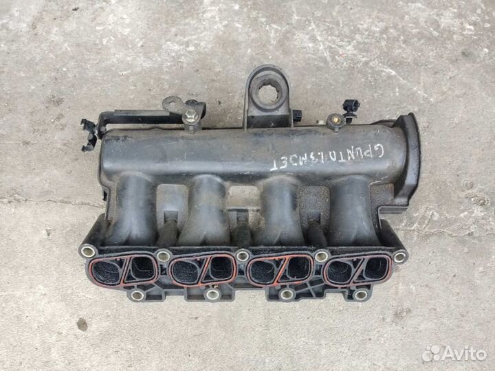 Коллектор впускной пластик 90 град. 1.3mjet Doblo