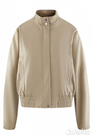 Бежевая куртка бомбер