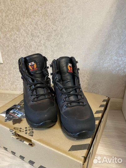 Трекинговые ботинки