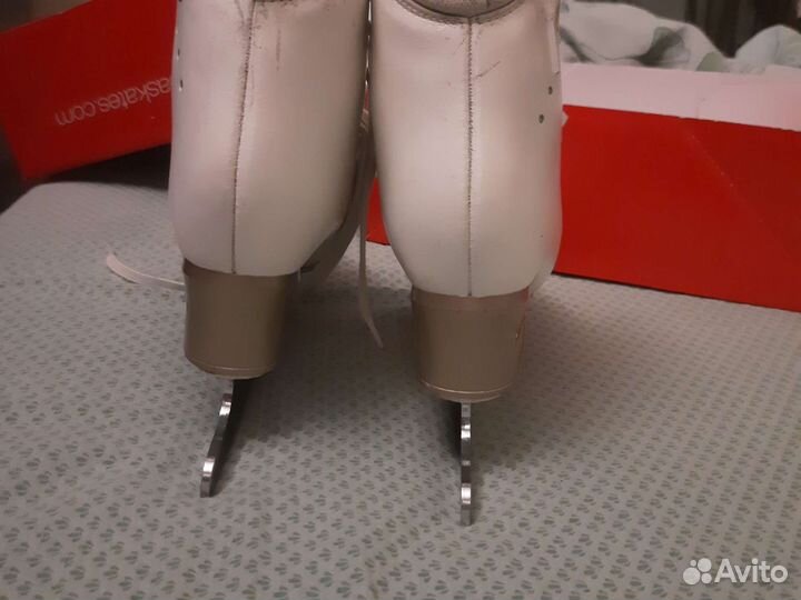 Фигурные коньки edea chorus 235