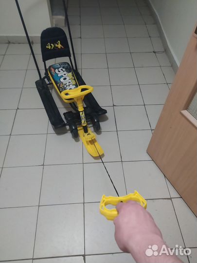 Детский снегокат с колесами