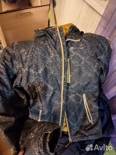 Куртка осенняя на мальчика 8-10 лет
