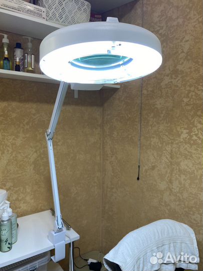 Лампа лупа в идеальном состоянии. новая