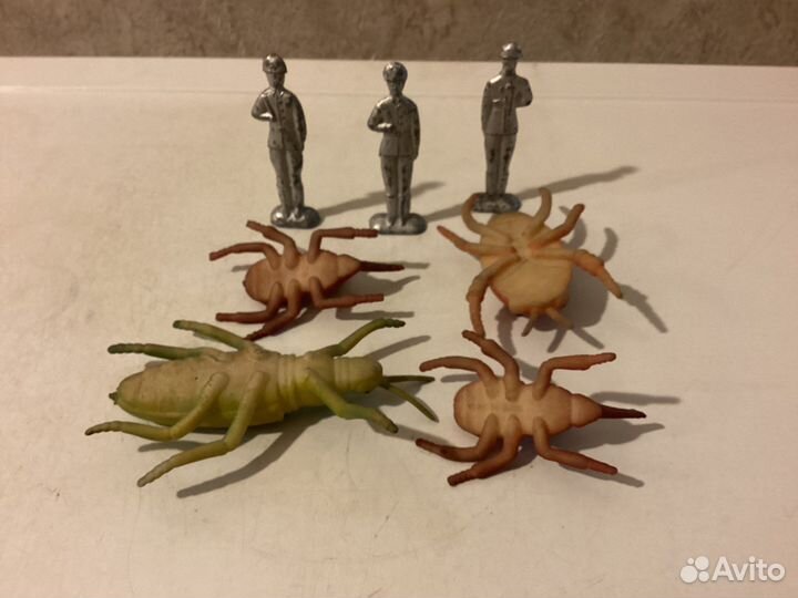 Старые киндеры. Солдатики. Фигурки зверей. Пупс