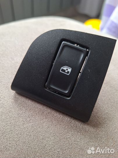 Кнопка стеклоподъемника переднего правого