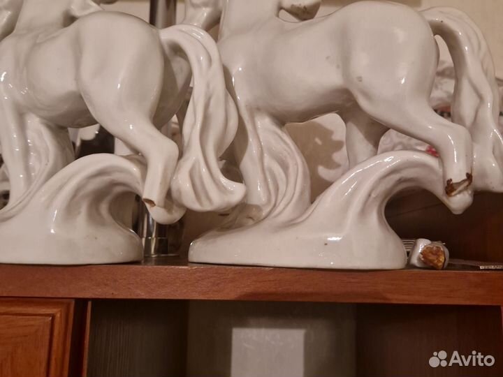 Фарфоровая лошадь белая