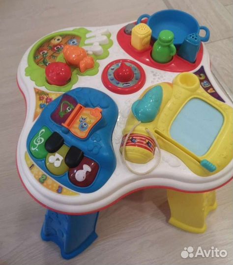Развивающий стол Chicco