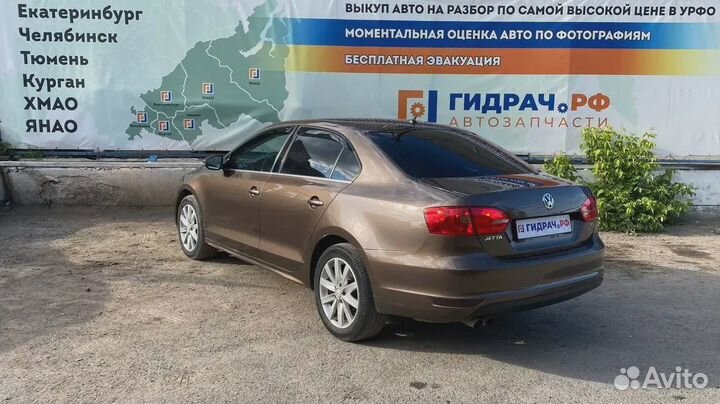 Стекло двери задней левой Volkswagen Jetta (A6) 5C