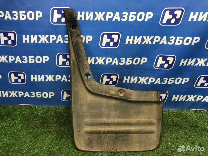 Брызговик передний правый Mitsubishi Pajero 3 V6