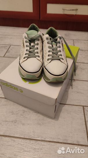 Кросовки женские