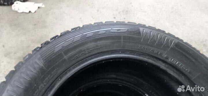Nitto Therma Spike 215/60 R16