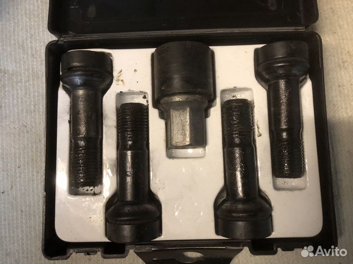 Секретки на колеса Мерседес (оригинал)