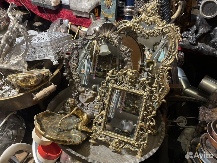 Настольные зеркала в бронзовых рамках