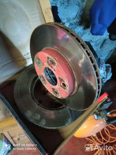 Продам тормозные передние диски от тайота рав 4. 2