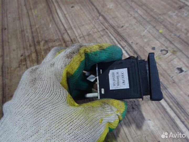 Кнопка обогрева заднего стекла Audi 100/200 44