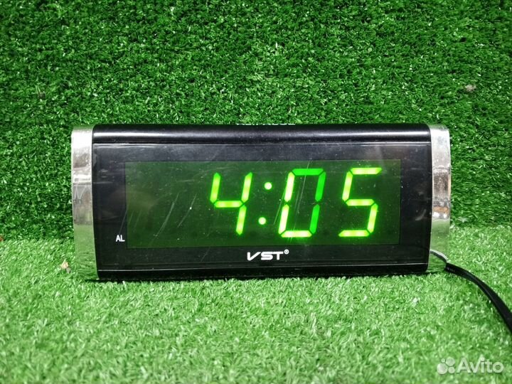 Электронные настольные часы VST