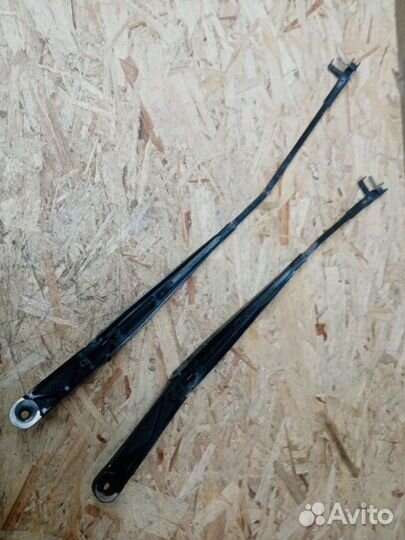 Поводок дворника Skoda Octavia A5 BUD 2011