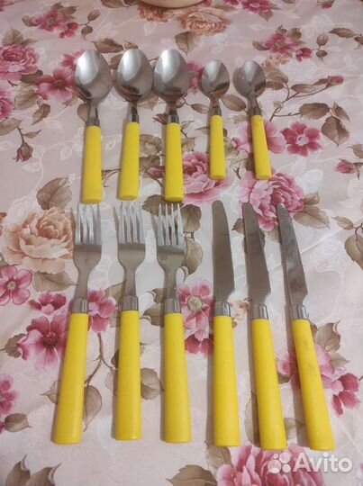 Набор столовых приборов с подставкой