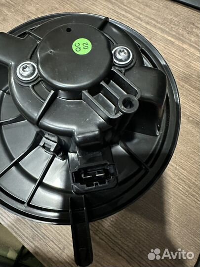 Вентилятор отопителя Luzar LFh 18K1