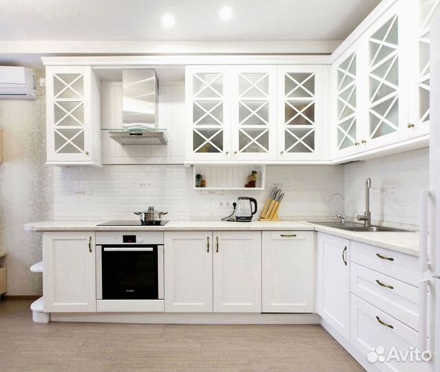 Кухонный гарнитур в современном стиле на заказ