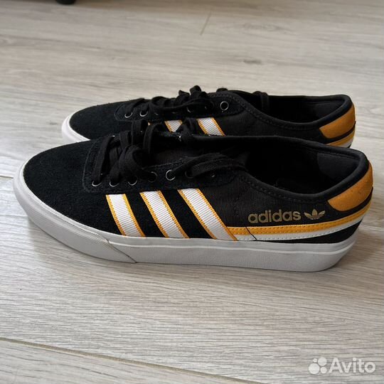 Кроссовки adidas