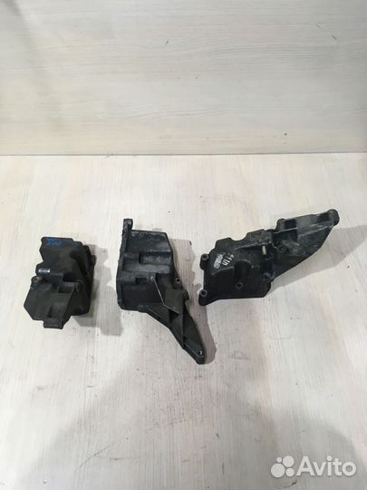 Кронштейн гидроусилителя Мерседес W202 Е210