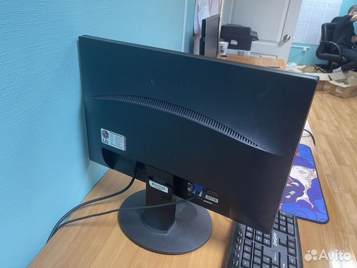 Монитор 22 дюйма