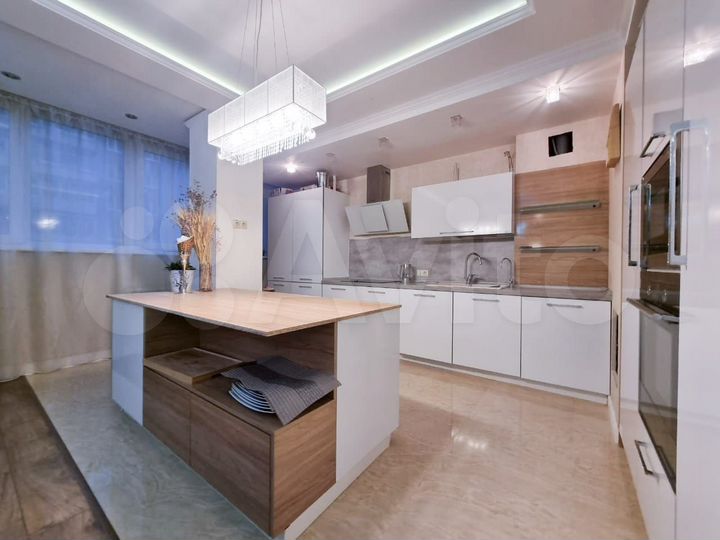4-к. квартира, 165 м², 4/18 эт.