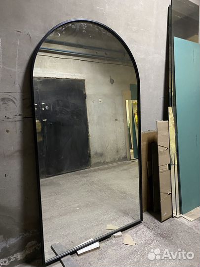Зеркало криволинейное парящее с подстветкой