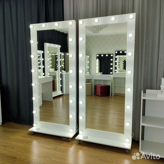 Напольное белоснежное зеркало