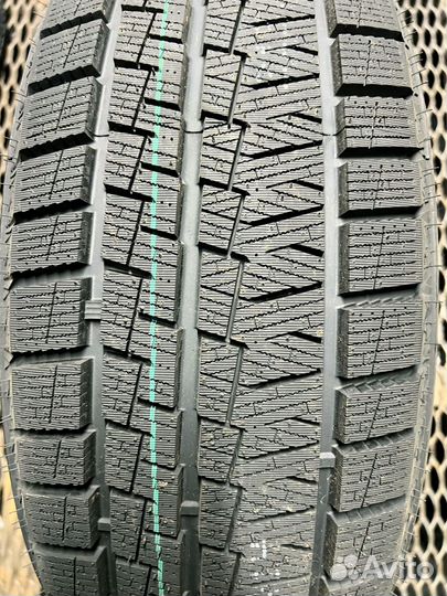 Kapsen SnowShoes AW33 315/35 R20 121H