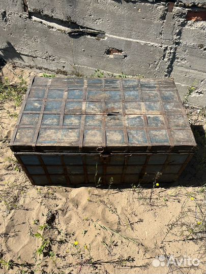 Сундук старинный