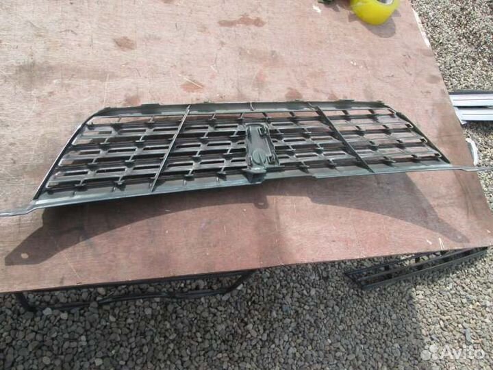 Решетка радиатора Toyota Premio ZZT240 1ZZ-FE 2004