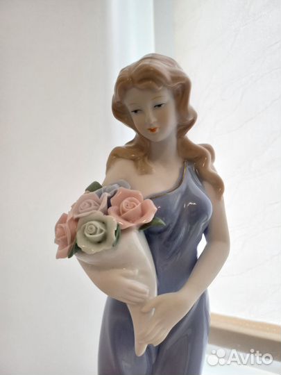Статуэтка девушка