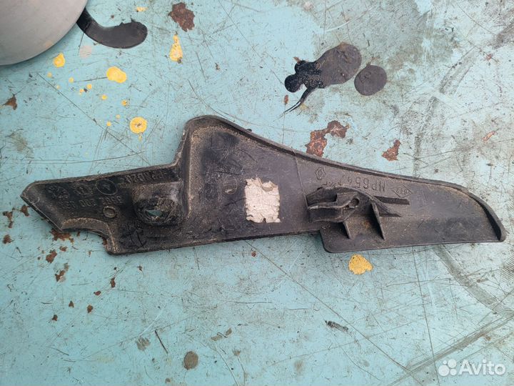 Рено Дастер накладка крыла