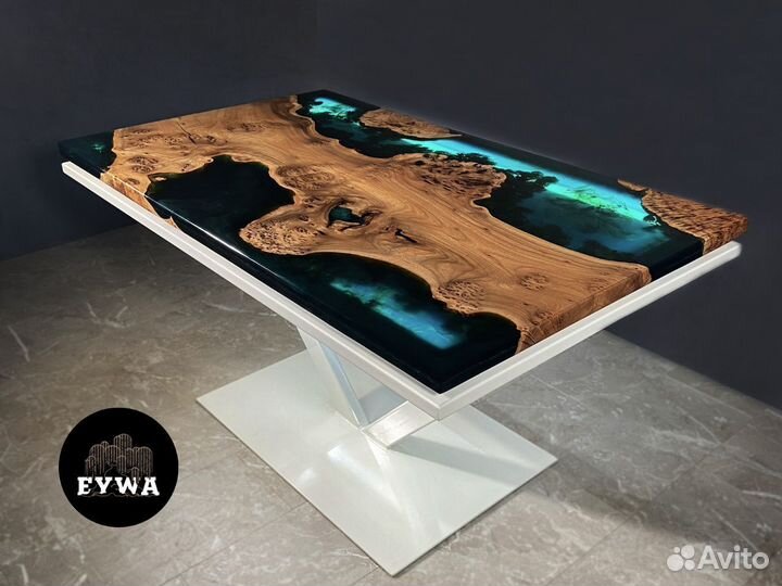 Стол из капового карагача с подсветкой