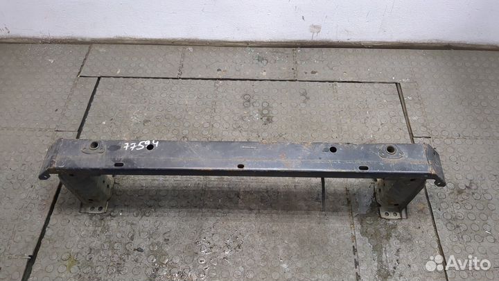 Усилитель бампера передний Toyota Avensis 3