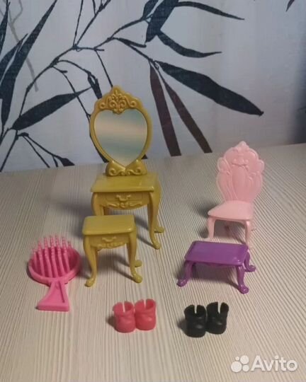Разные мелочи для кукол барби и лол
