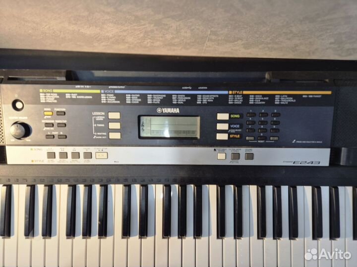 Синтезатор Yamaha psr e243
