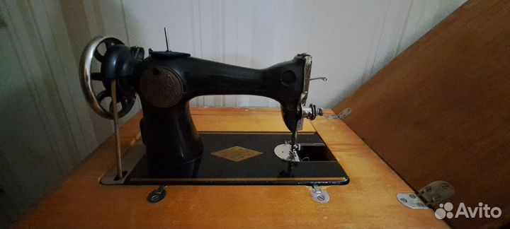 Швейная машинка ножная