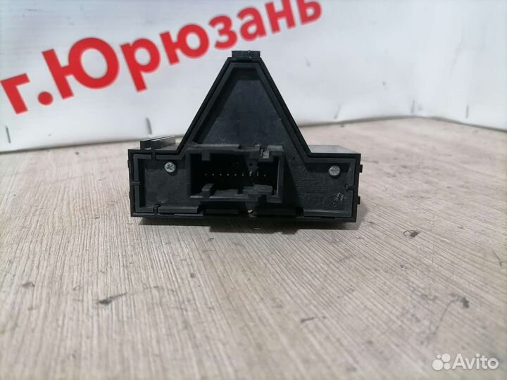 Кнопка аварийной сигнализации Opel Corsa D