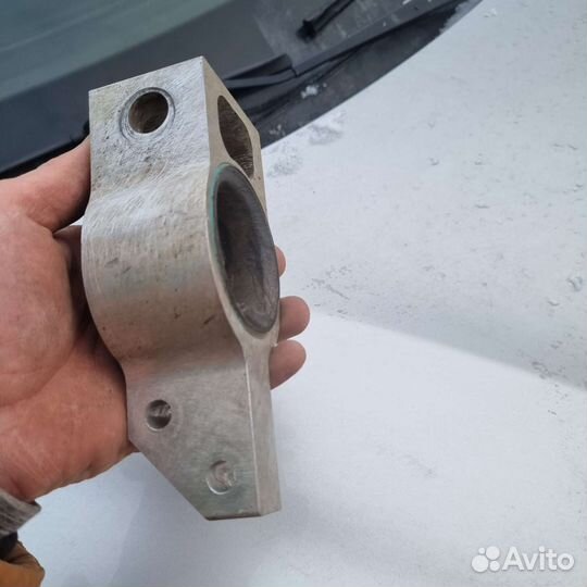 Кронштейн переднего рычага