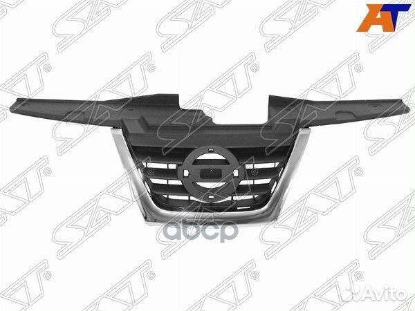 Решетка радиатора nissan juke 10-14 центр. част