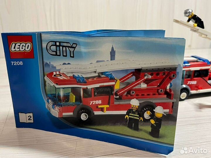Пожарная машина Lego City 7208 и детали от станции